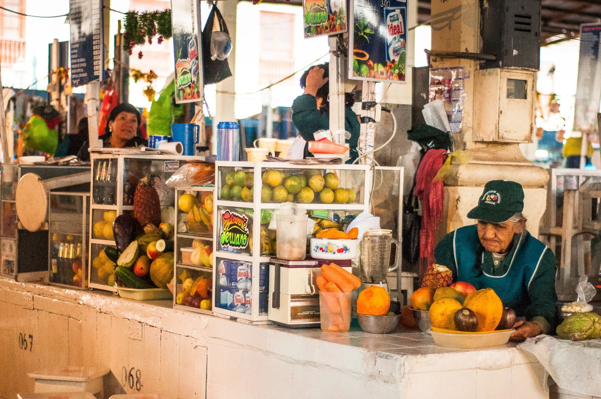 stand jus de fruits marché de Cuzco au Pérou