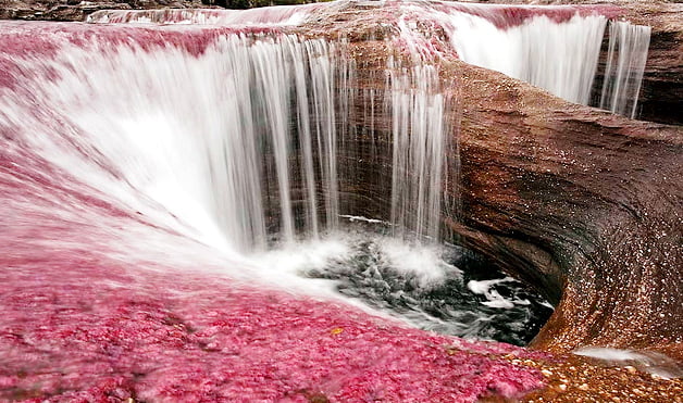 canyon cristales colombie cascade
