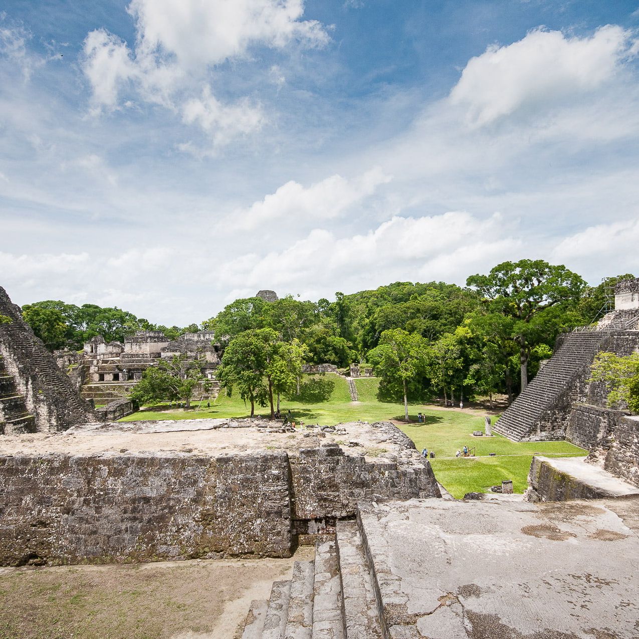 tikal pyramides place