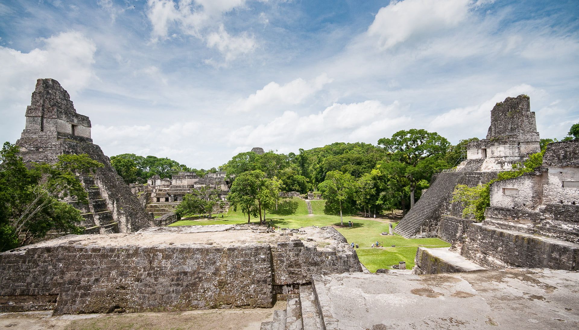 tikal pyramides place