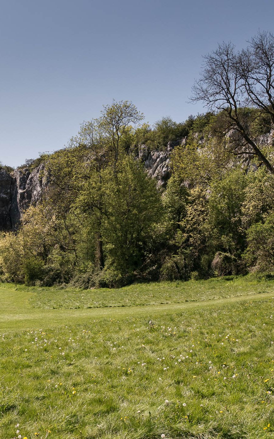 Les falaises calcaires du canyon sont idéales pour s'initier à l'escalade