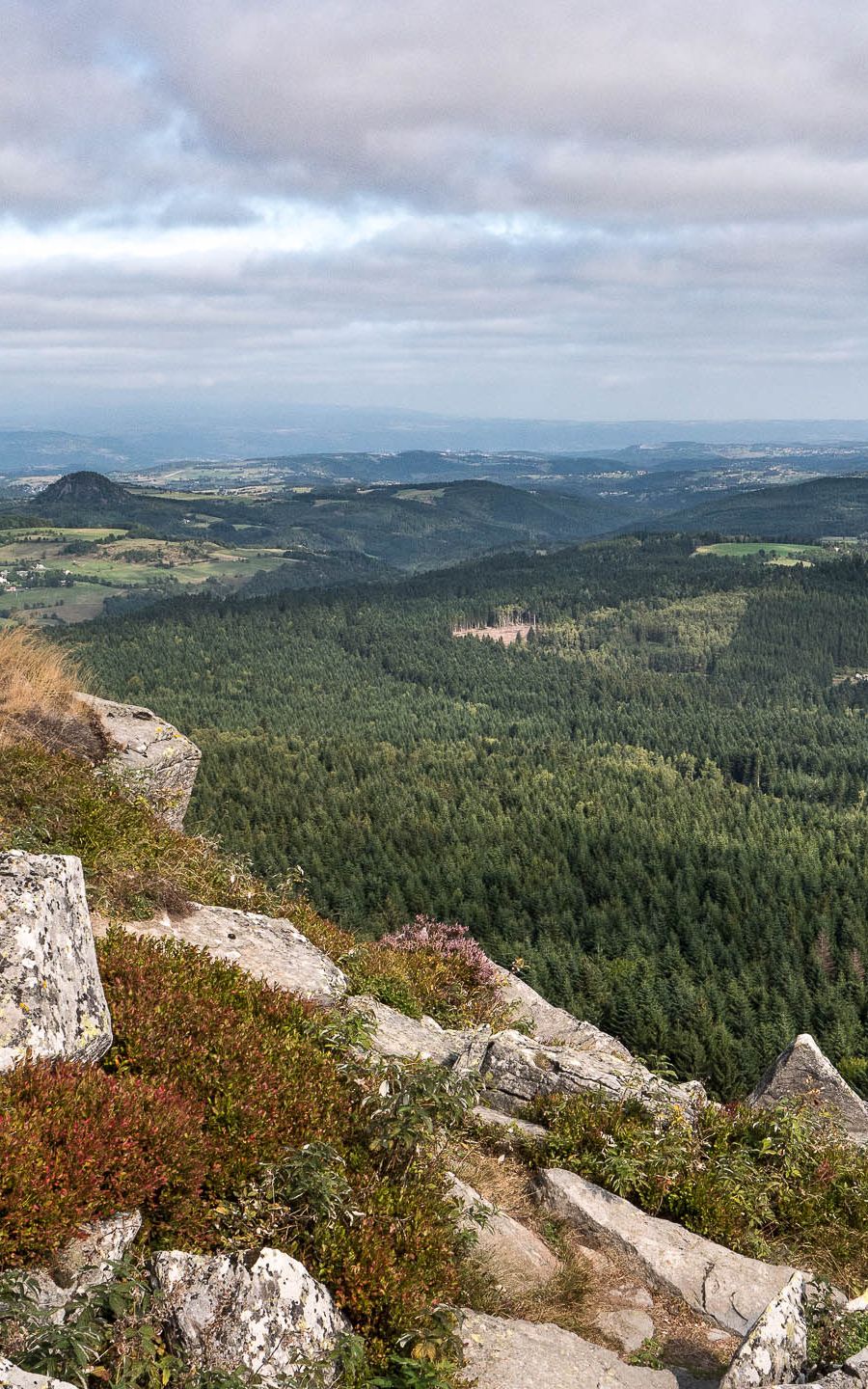 Au sommet du pic du lizieux, avec vue sur les sucs