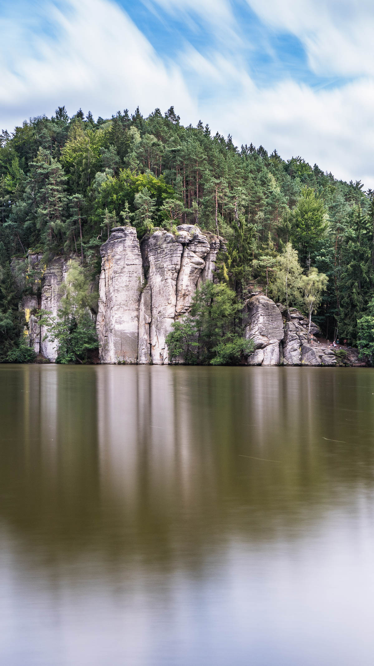 lac près de Hruba Skala dans le paradis tchèque