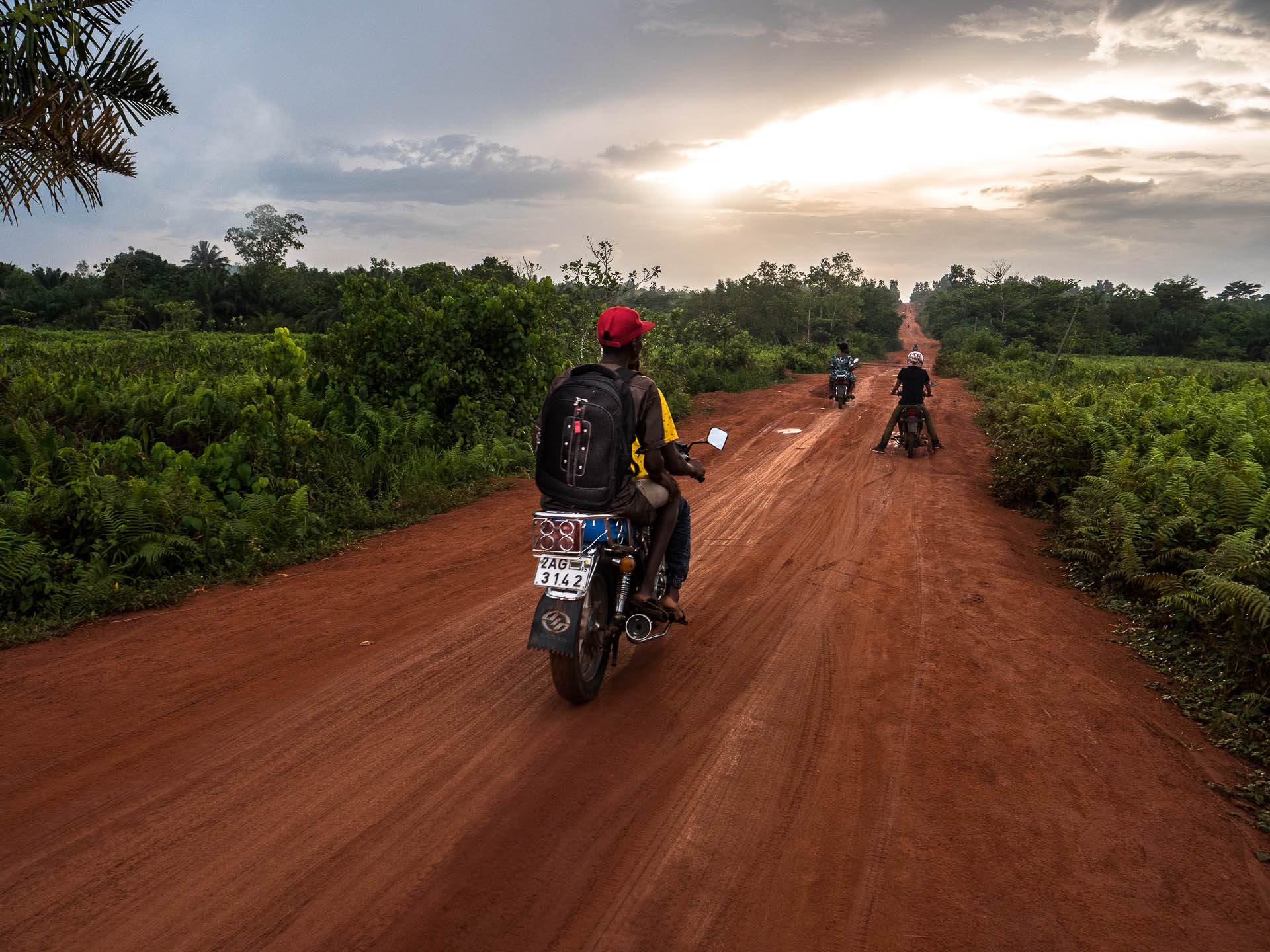road trip moto sur les pistes du bénin - de cotonou à ouidah