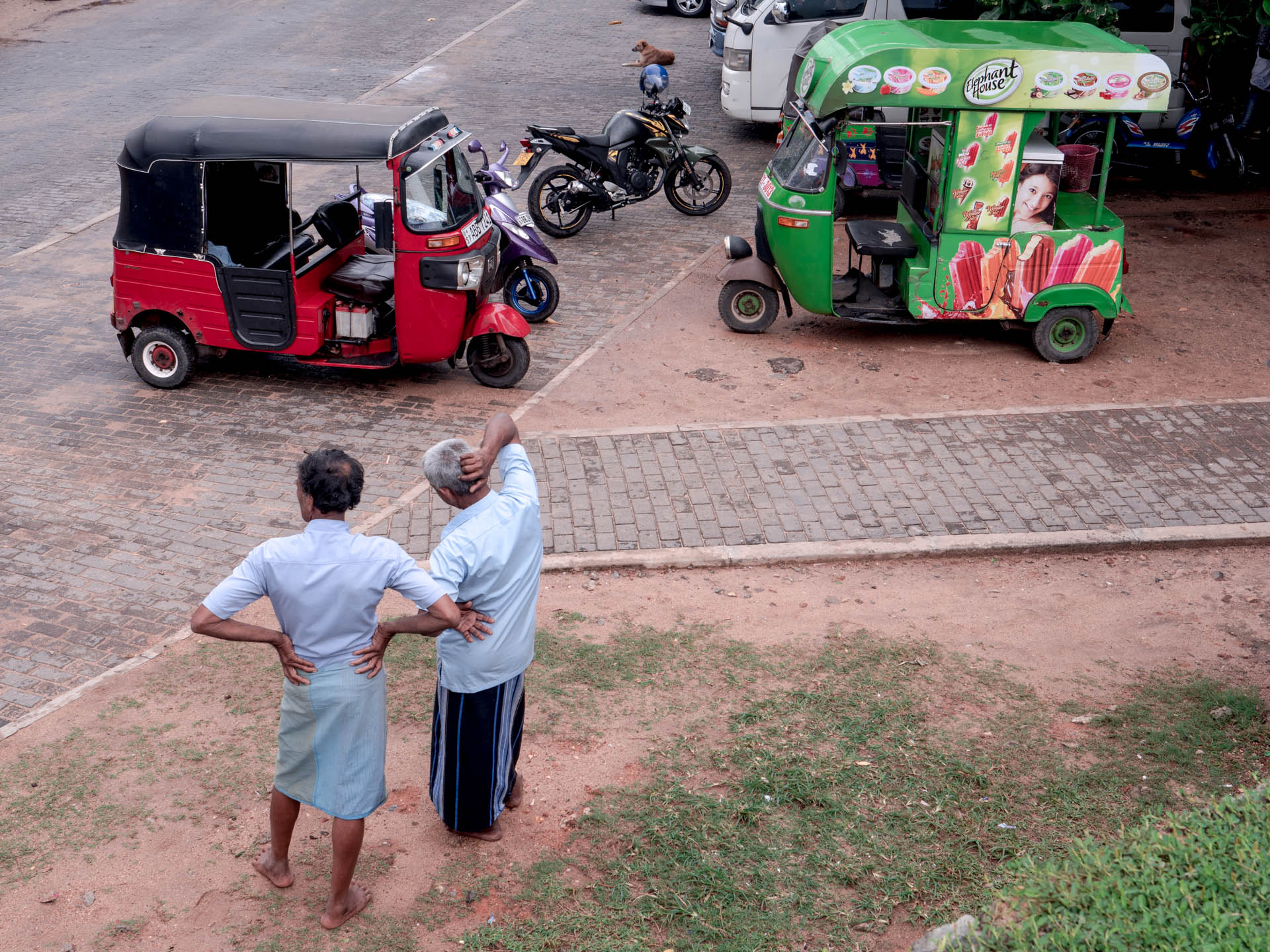 Chauffeurs de tuk tuk à Galle au Sri lanka