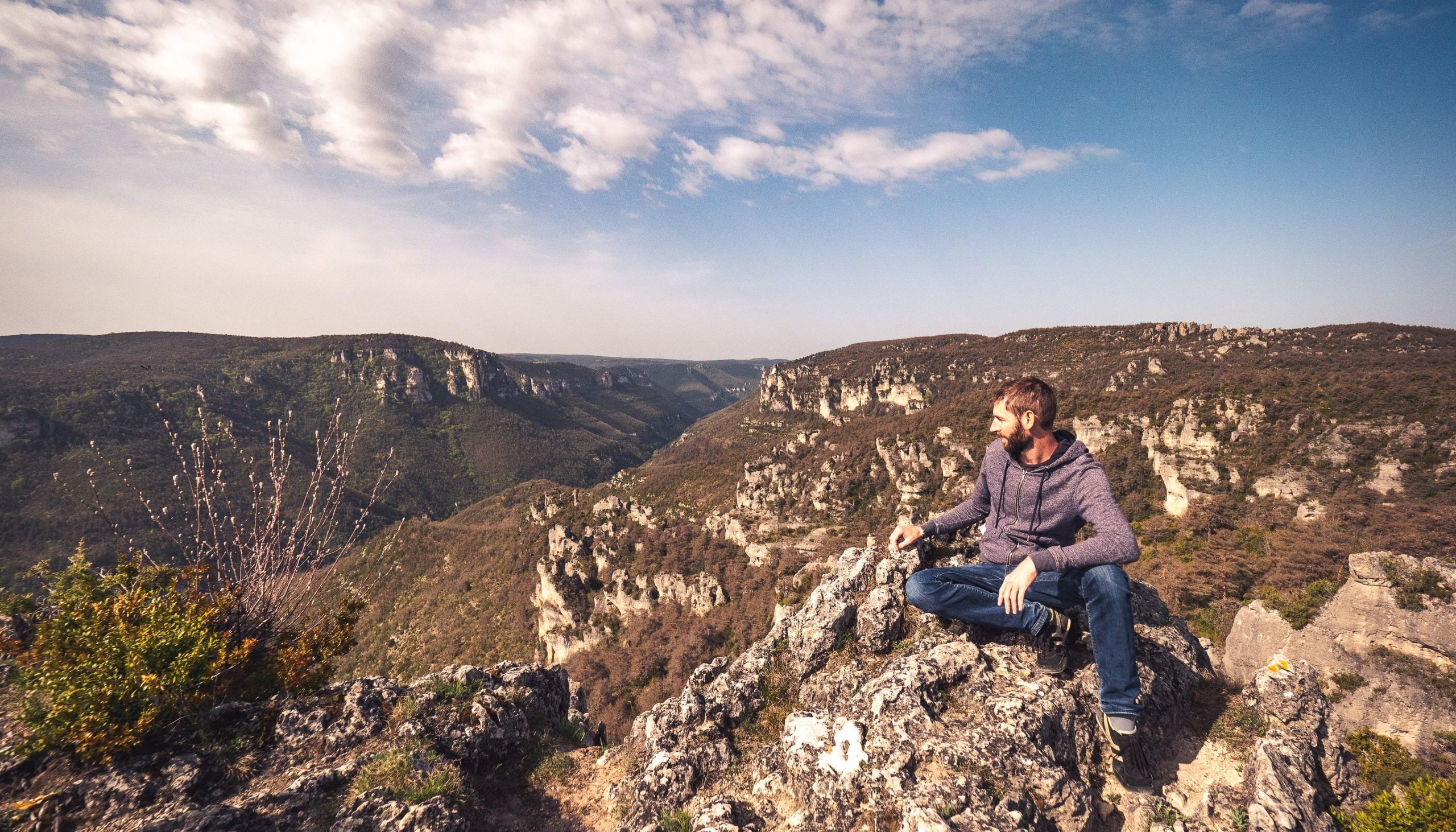 Chaos rocheux de montpellier le vieux, dans le parc naturel de loisirs