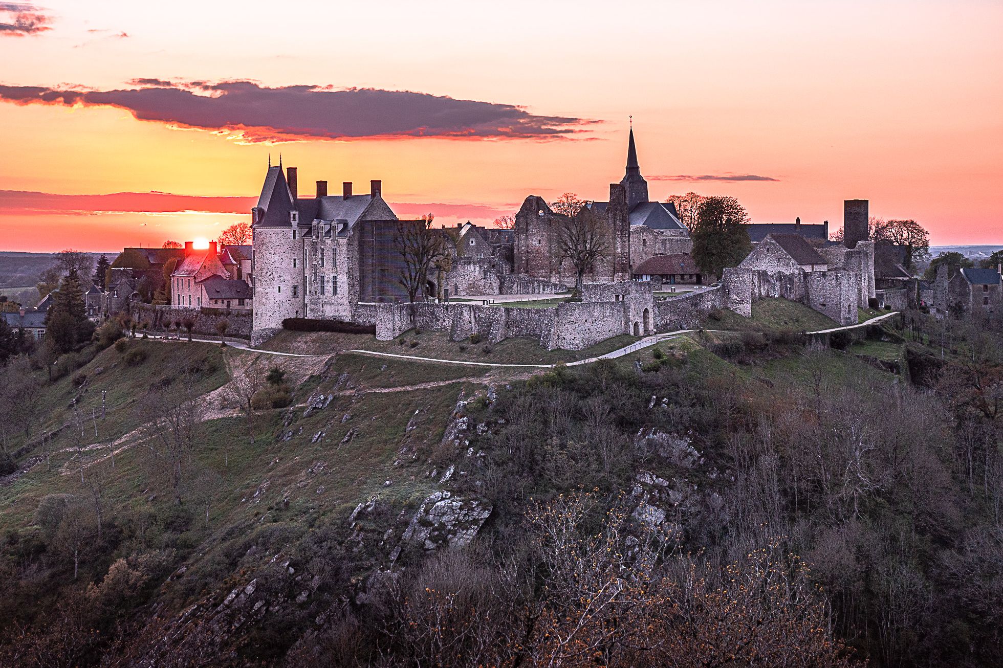 Visite cité médiévale sainte suzanne