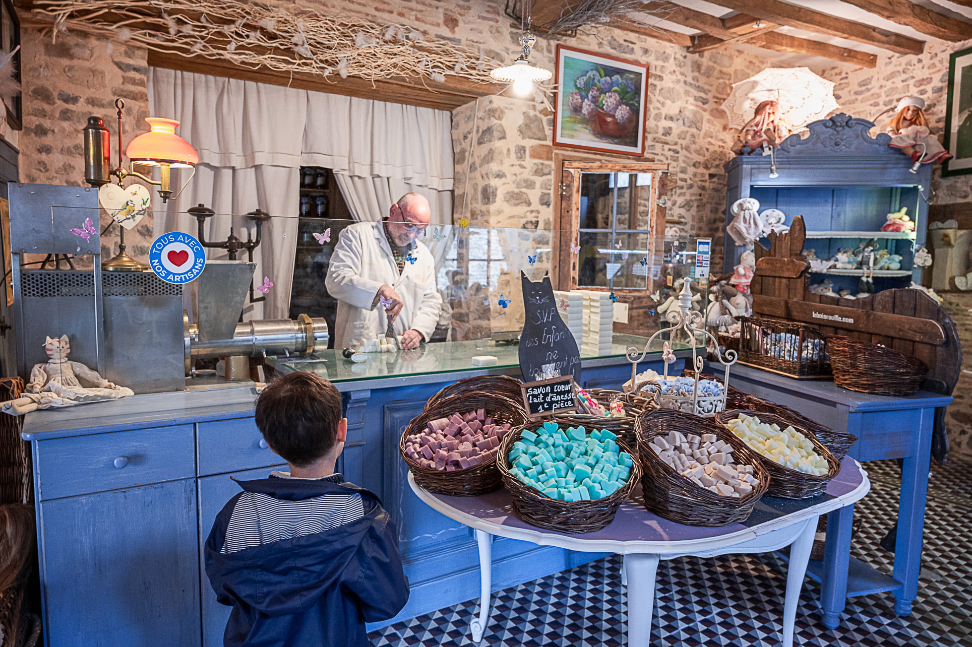 Visiter Sainte Suzanne (les plus beaux villages de France) et ses
