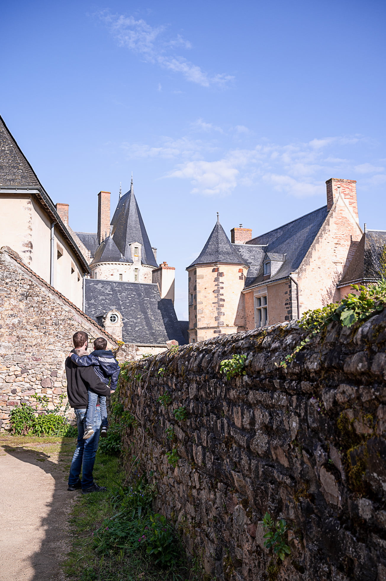 Visiter Sainte Suzanne (les plus beaux villages de France) et ses